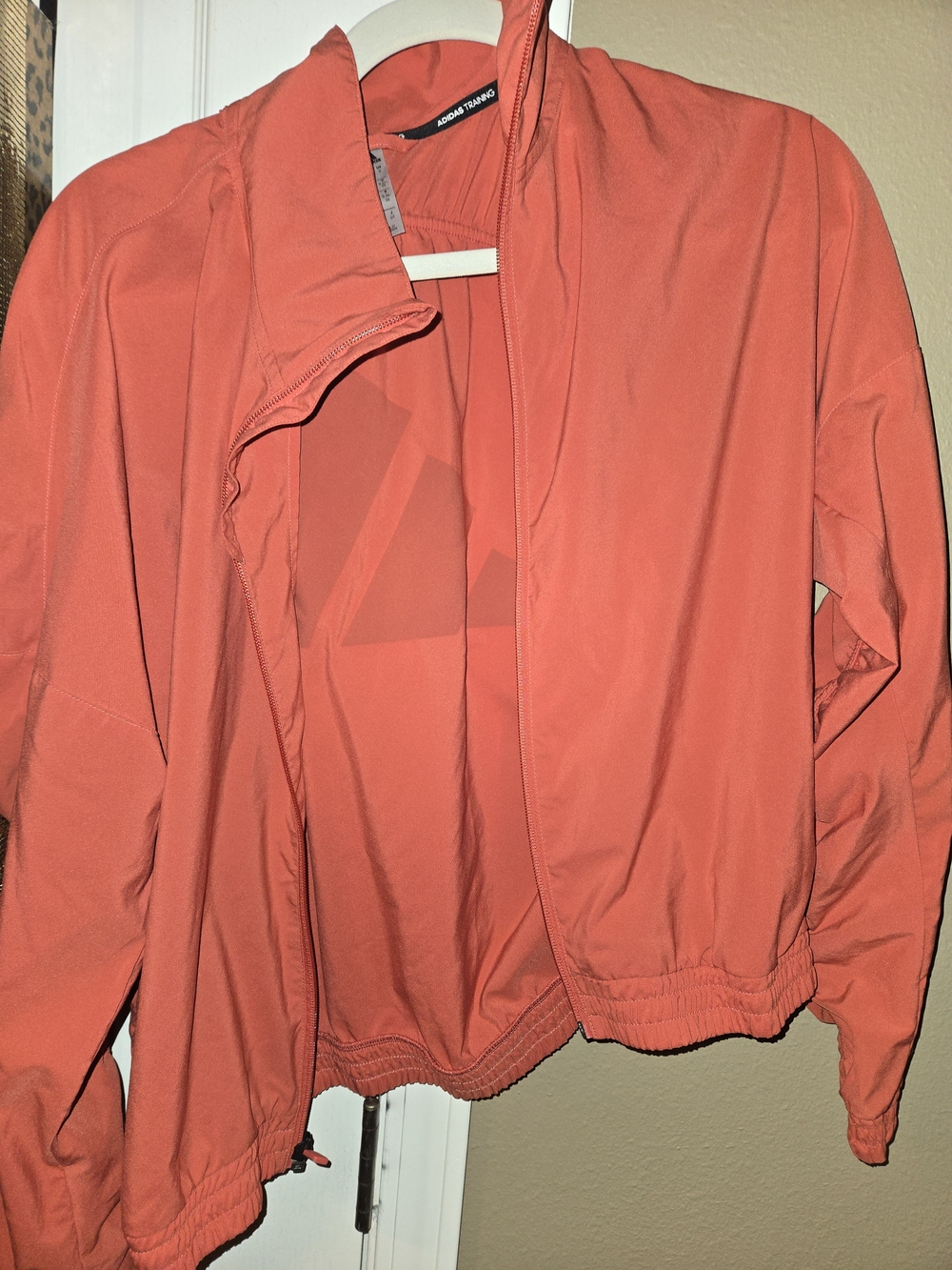 :
Adidas Women’s 3-Bar Logo Warm-Up Jacket – Size Small – Coral/Salmon